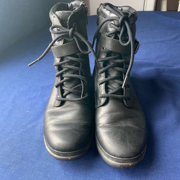 UGG Kesey Boots - Picture 4 of 6